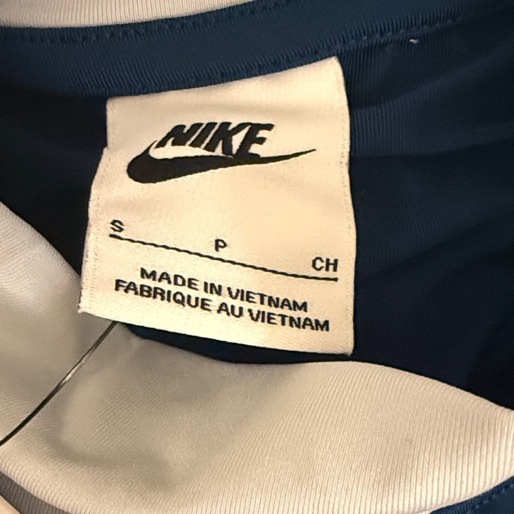 NWT Nike Women's Team Sportswear Long-Sleeve Top - Picture 5 of 6